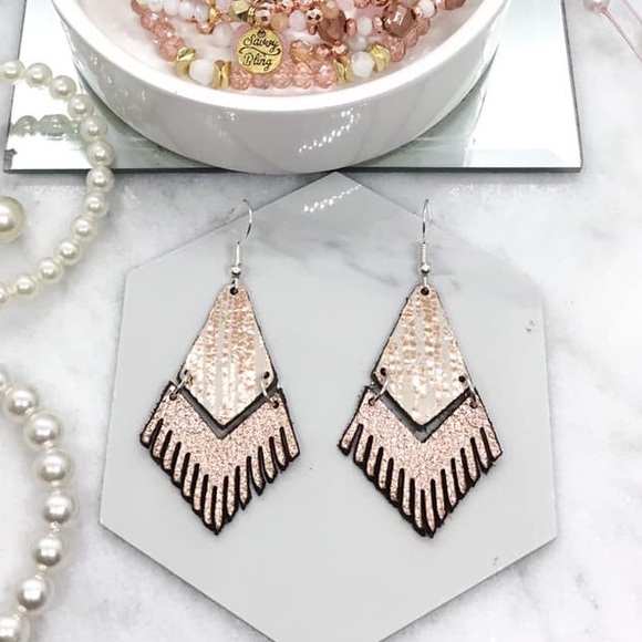 ✨NEW✨Mini Rose Gold Rain Fringe Earrings!! - Picture 2 of 3